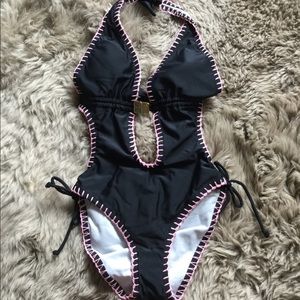 Backless onepiece swimsuit